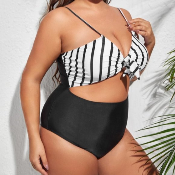 One-Piece Striped Swimsuit with Front Knot – Plus – 1XL - Picture 3 of 4